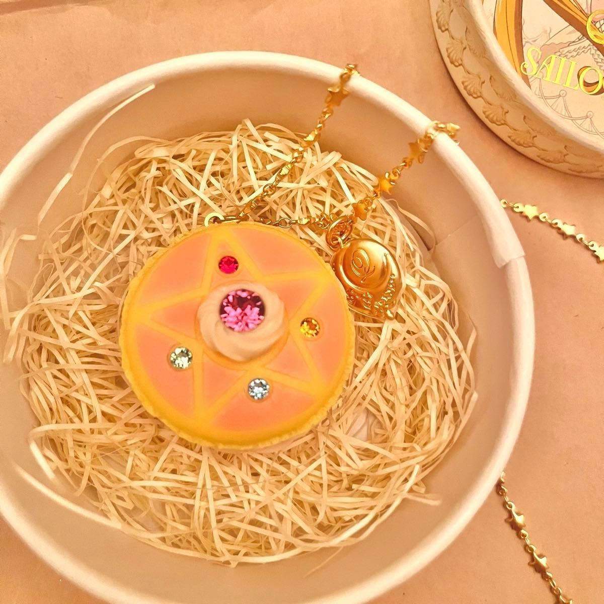 Q-pot × セーラームーン クリスタルスター マカロン ネックレス Q-pot × セーラームーン クリスタルスター マカロン ネックレス