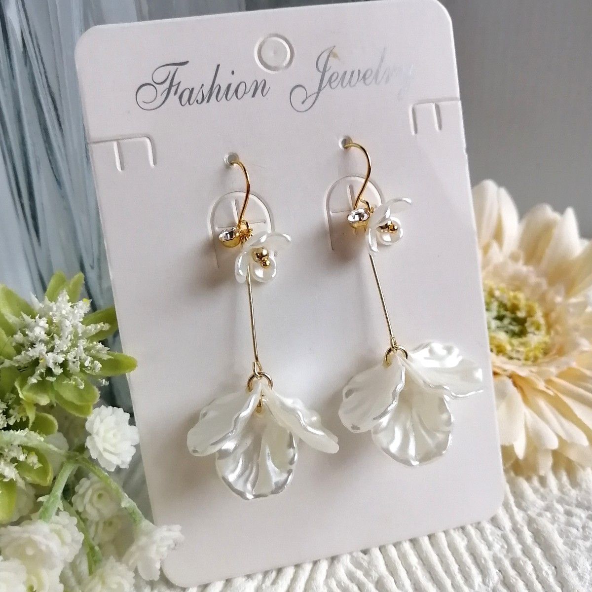 ハンドメイド】ピアス/イヤリング No1138 再販人気 ホワイト ハンドメイド】ピアス/イヤリング No1138 再販人気 ホワイト