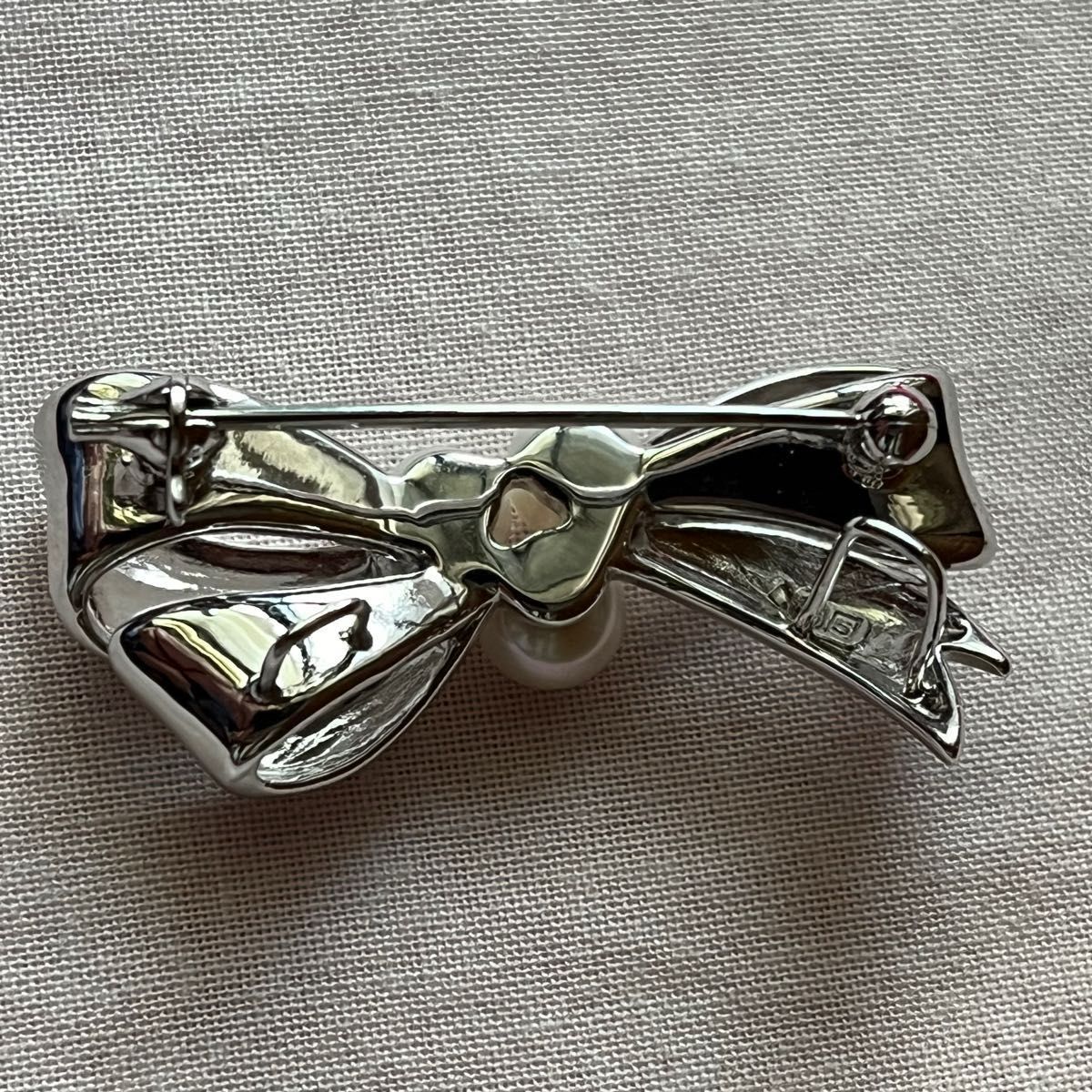 TASAKI タサキ パール リボン ブローチ シルバー|Yahoo!フリマ TASAKI タサキ パール リボン ブローチ シルバー|Yahoo!フリマ