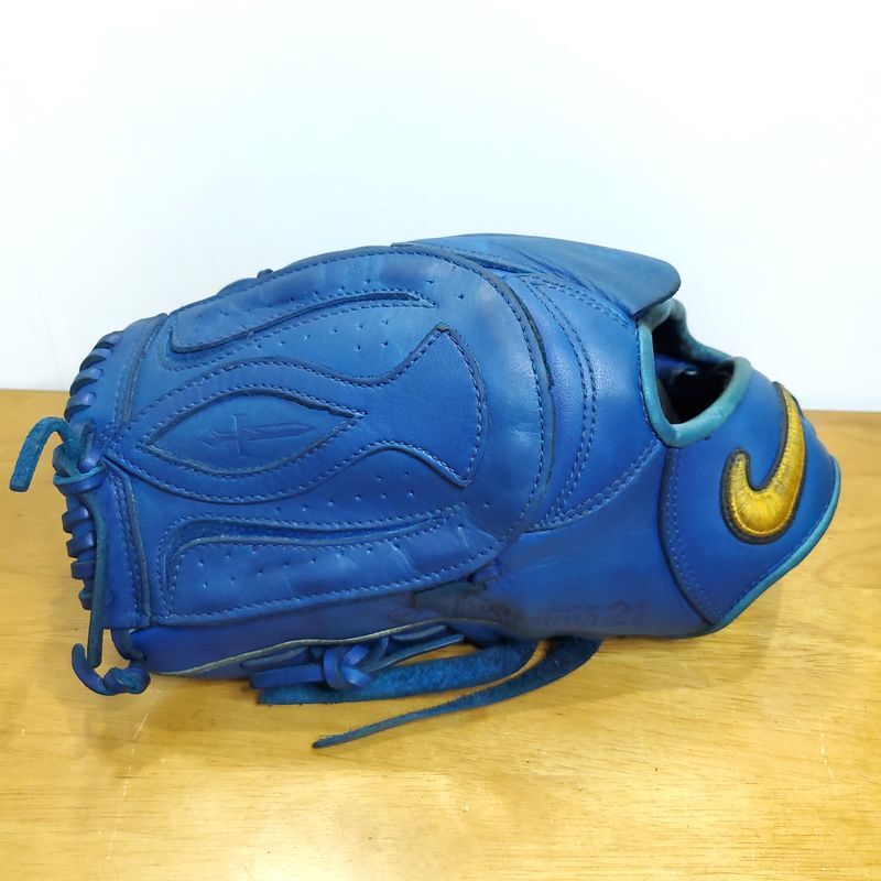 NIKE 岩隈久志モデル I21 シグネチャー 投手用 軟式グローブ NIKE 岩隈久志モデル I21 シグネチャー 投手用 軟式グローブ