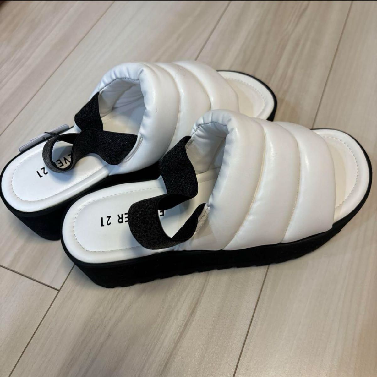 新品 アッパークッションサンダル FOREVER 21 フォーエバー21 新品 アッパークッションサンダル FOREVER 21 フォーエバー21