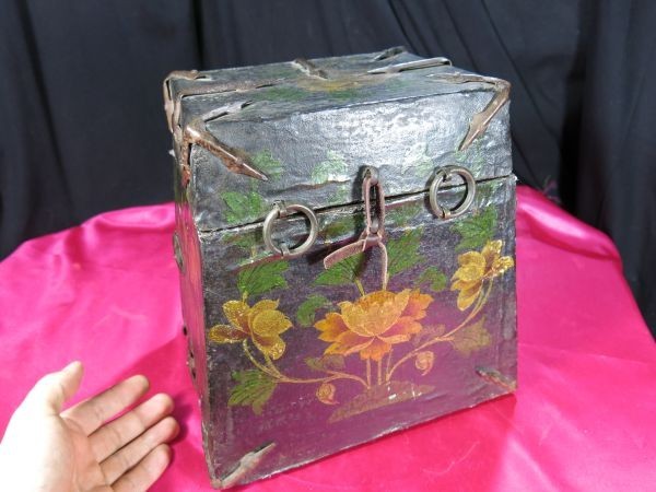A李朝革張り箱　朝鮮　李朝時代　鍵付き　木工　彩色　韓国