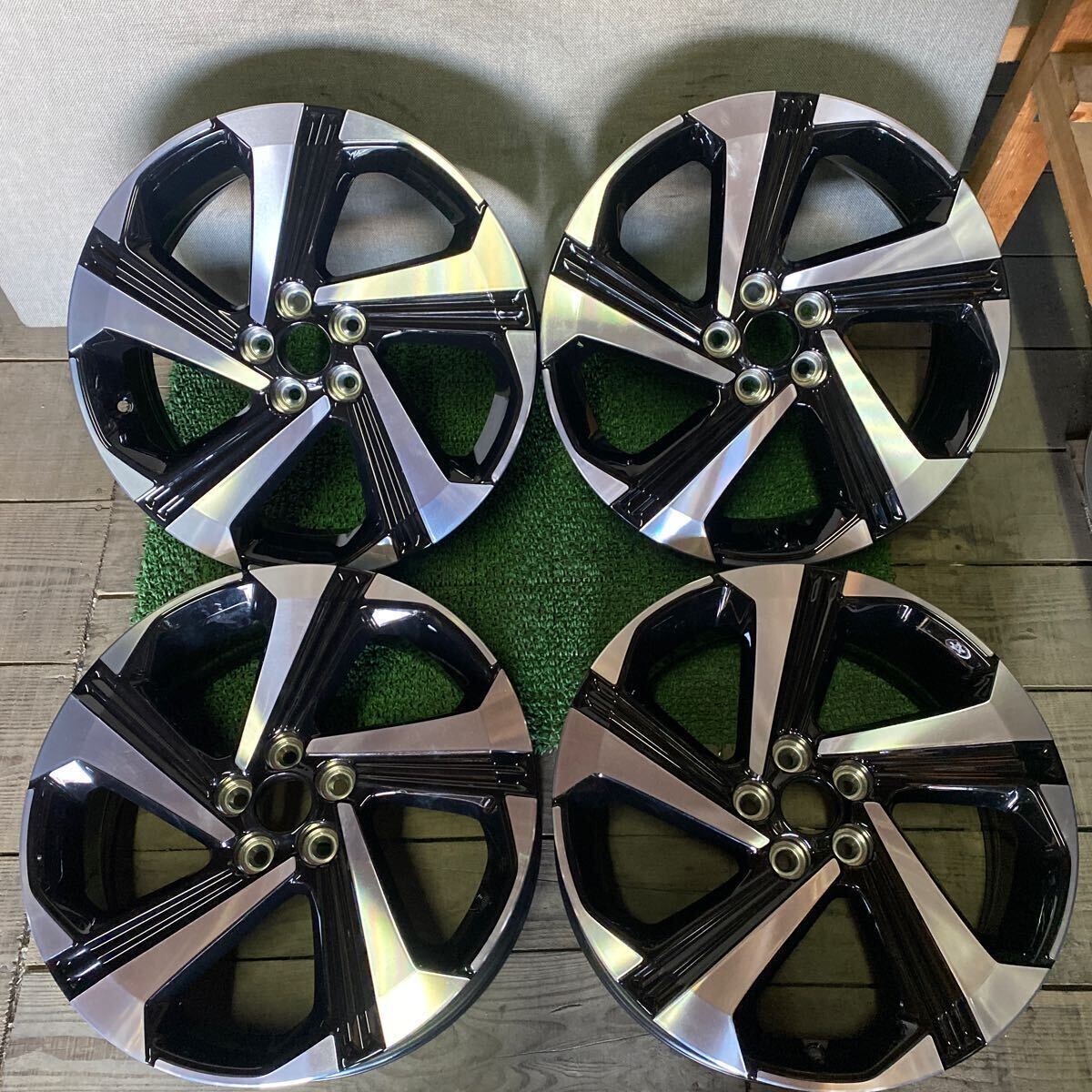 トヨタ ライズ 純正タイヤ4本 195/60R17 新車外し 室内保管|純正品 トヨタ ライズ 純正タイヤ4本 195/60R17 新車外し 室内保管|純正品