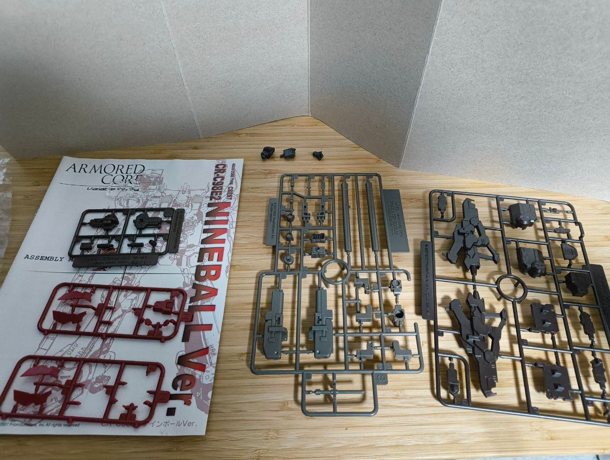 コトブキヤ アーマード・コア V I 1/72 クレスト CR-C98E2 コトブキヤ アーマード・コア V I 1/72 クレスト CR-C98E2