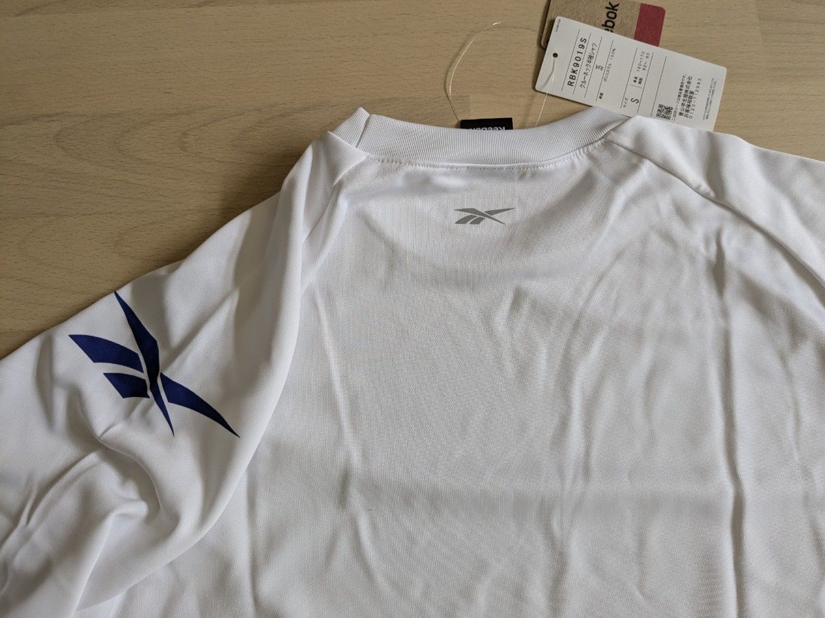 上下セット 半袖Tシャツ + ハーフパンツ Sサイズ Reebok 上下セット 半袖Tシャツ + ハーフパンツ Sサイズ Reebok