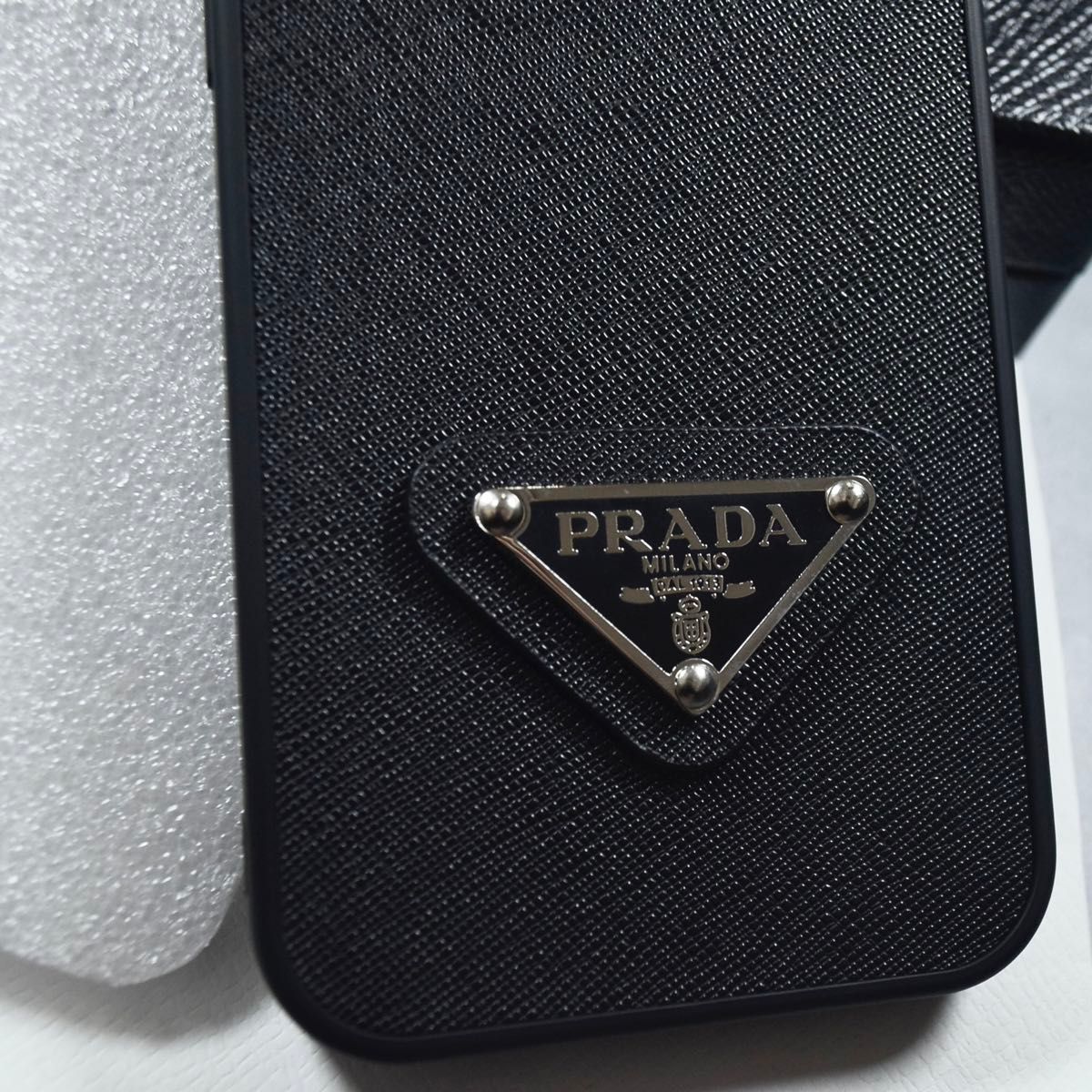 新品】iPhone 15 PRADA ケース サフィアーノ 三角ロゴ ブラック 新品】iPhone 15 PRADA ケース サフィアーノ 三角ロゴ ブラック