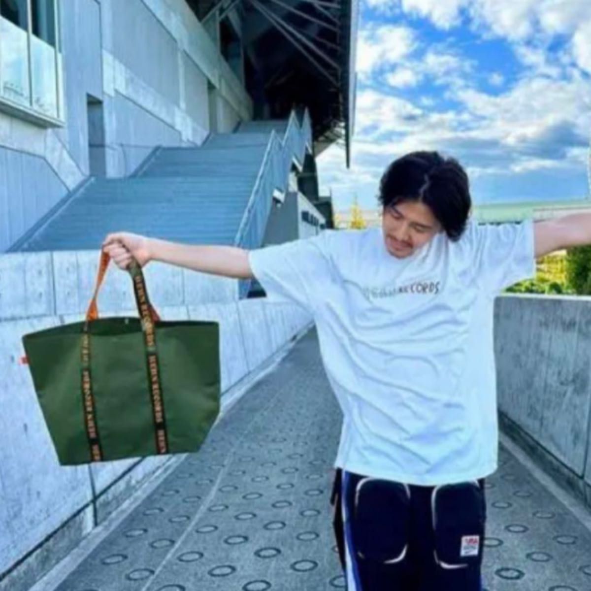 藤井風 LASAトートバッグ カーキ 美品|Yahoo!フリマ(旧PayPay 藤井風 LASAトートバッグ カーキ 美品|Yahoo!フリマ(旧PayPay