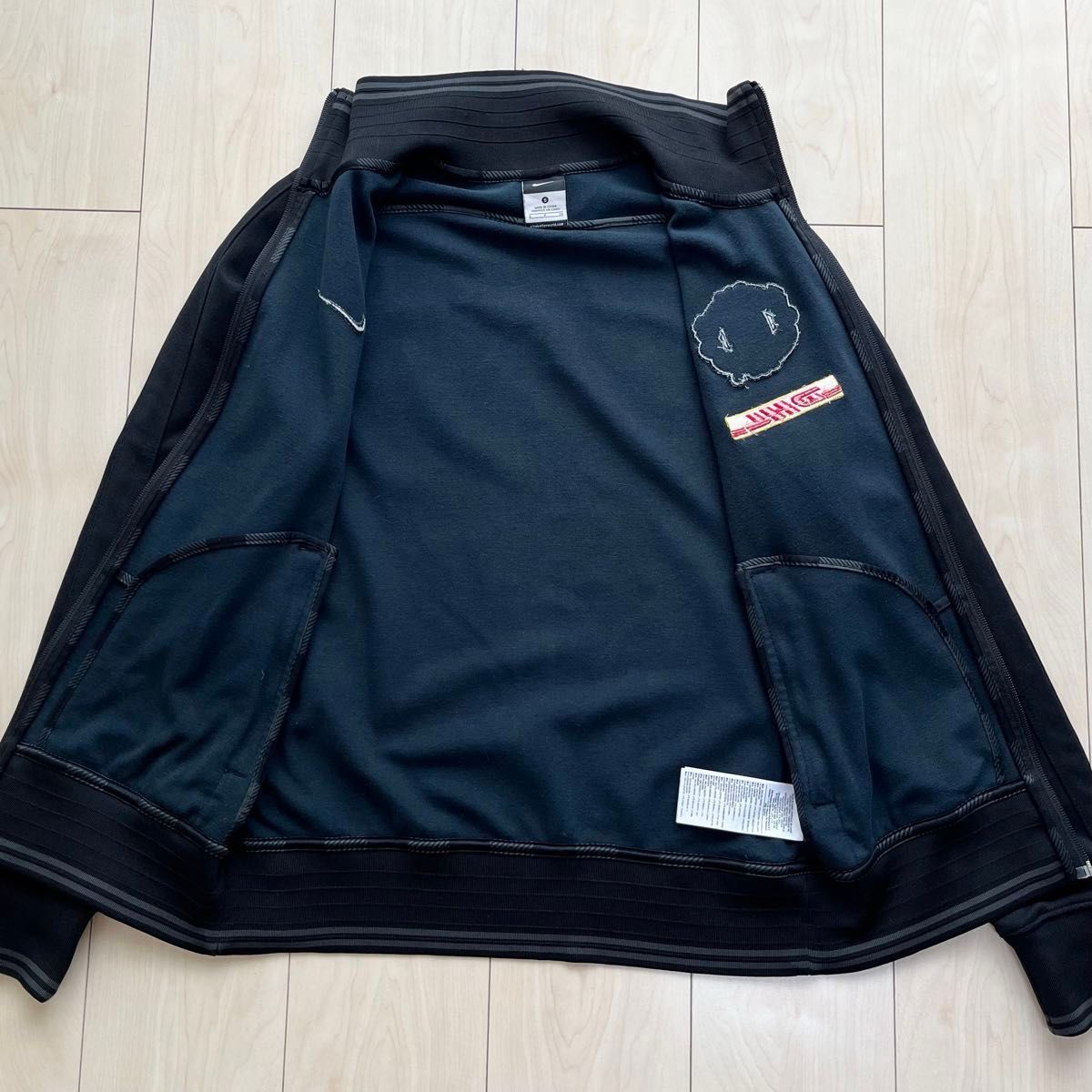 NIKE ナイキ マンチェスターU トラックジャケット ワッペン DHL NIKE ナイキ マンチェスターU トラックジャケット ワッペン DHL
