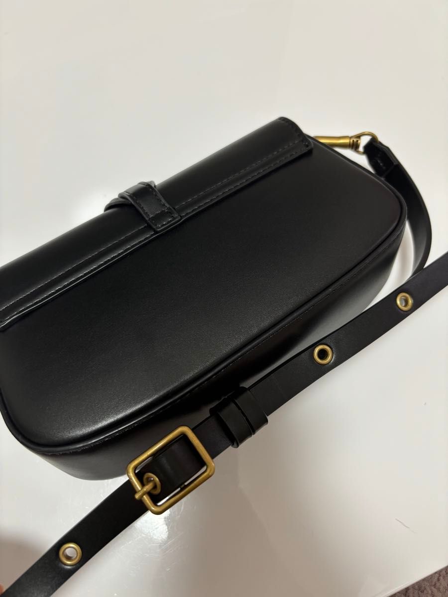 1回使用美品】バックルディテール クロスボディバッグ ZARA 1回使用美品】バックルディテール クロスボディバッグ ZARA