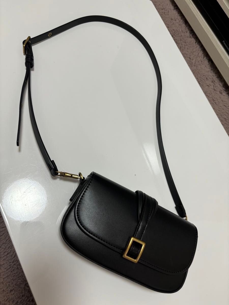 1回使用美品】バックルディテール クロスボディバッグ ZARA 1回使用美品】バックルディテール クロスボディバッグ ZARA