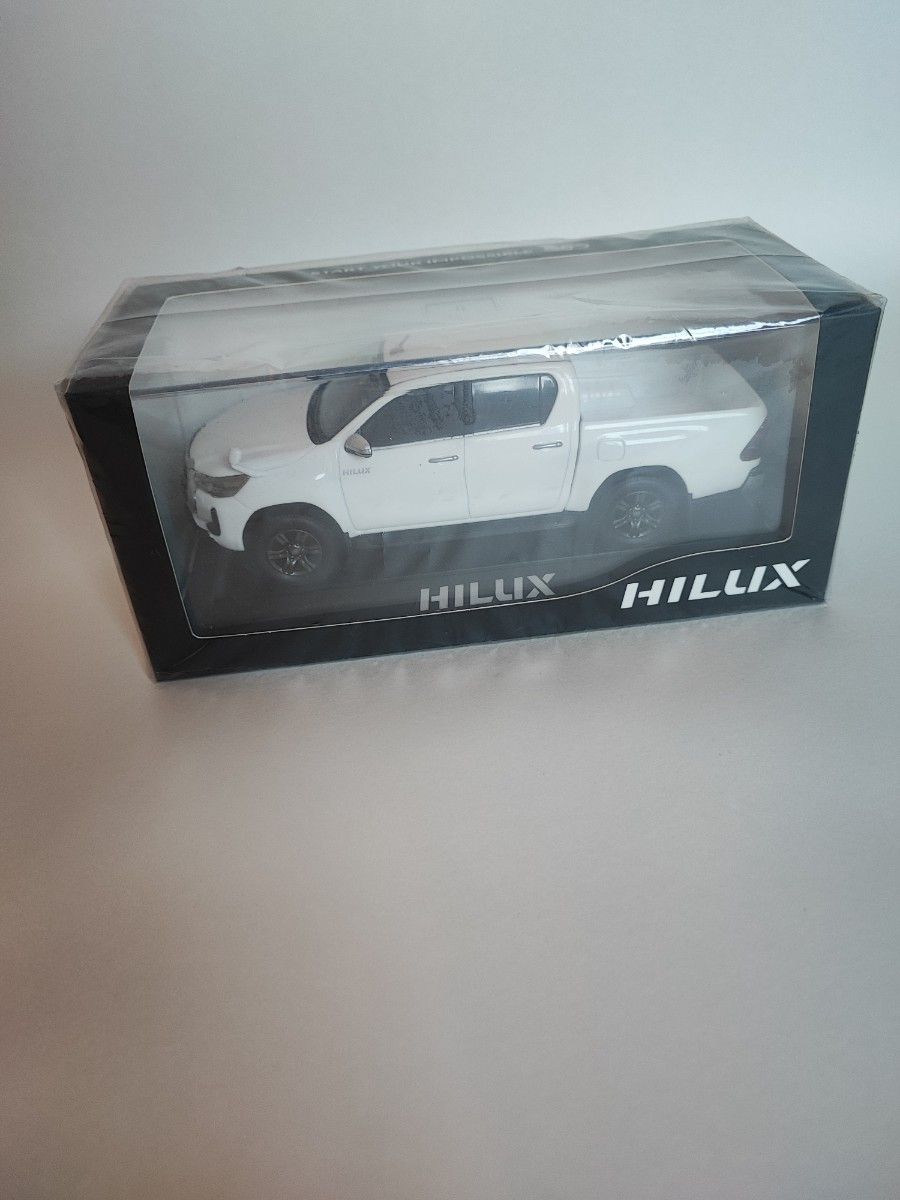 HILUX トヨタ カラーサンプル ハイラックス スーパーホワイトⅡ HILUX トヨタ カラーサンプル ハイラックス スーパーホワイトⅡ