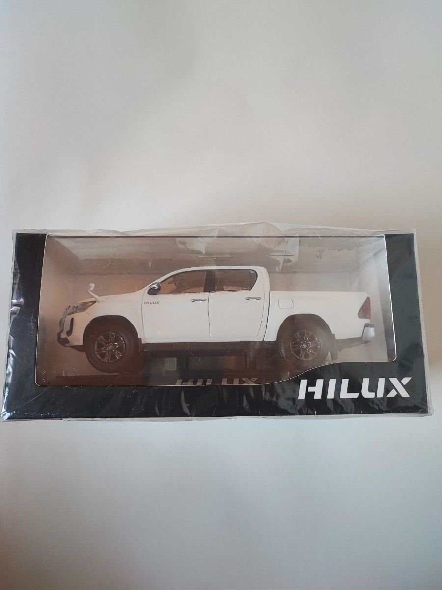 HILUX トヨタ カラーサンプル ハイラックス スーパーホワイトⅡ HILUX トヨタ カラーサンプル ハイラックス スーパーホワイトⅡ