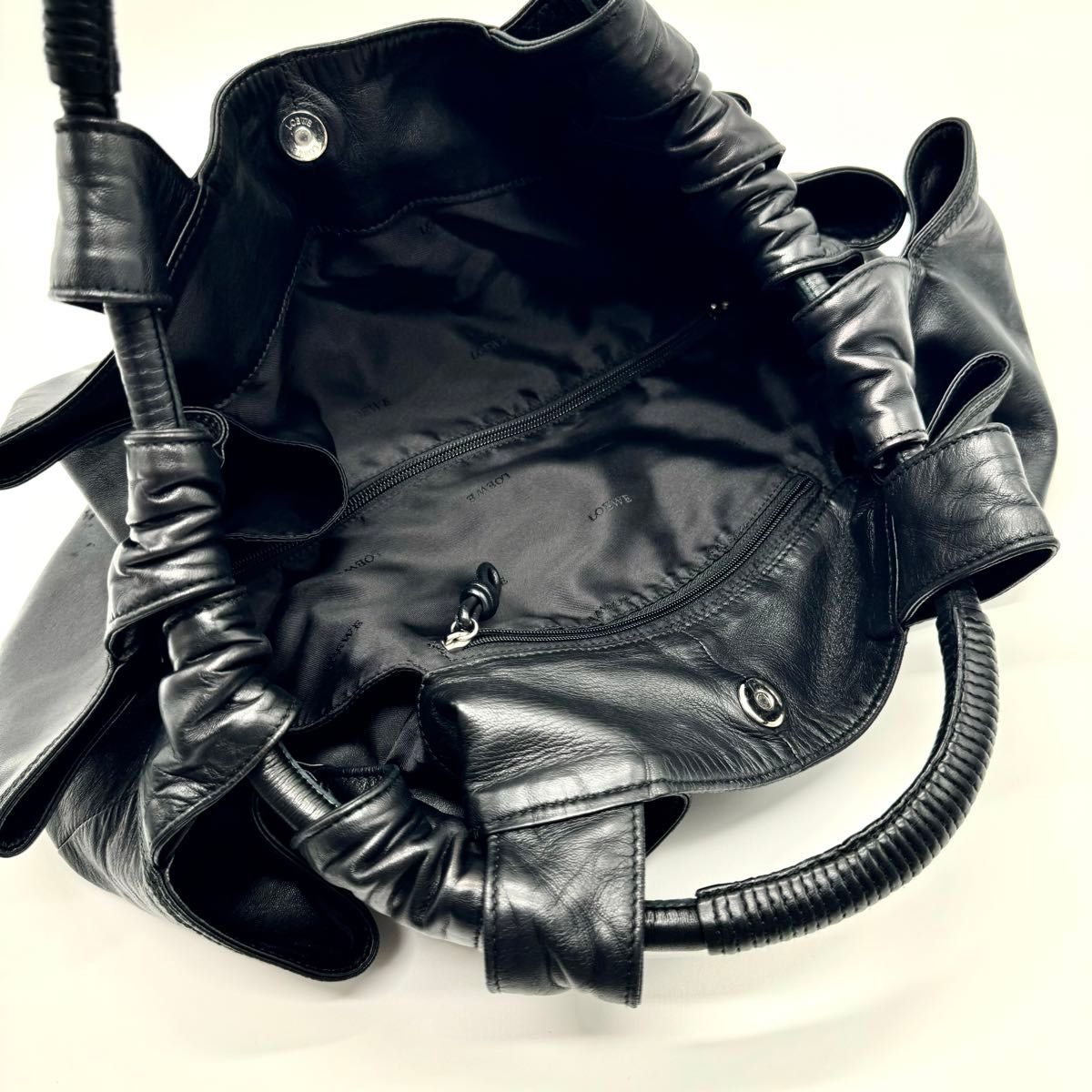 極美品・保存袋付き】LOEWE ロエベ ハンドバッグ ナッパアイレ 極美品・保存袋付き】LOEWE ロエベ ハンドバッグ ナッパアイレ
