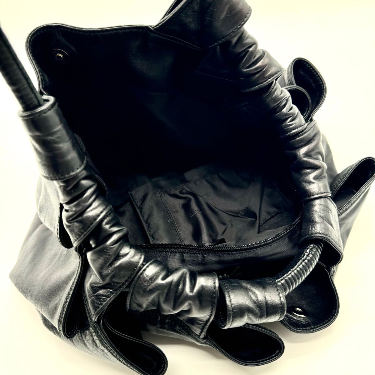 極美品・保存袋付き】LOEWE ロエベ ハンドバッグ ナッパアイレ 極美品・保存袋付き】LOEWE ロエベ ハンドバッグ ナッパアイレ