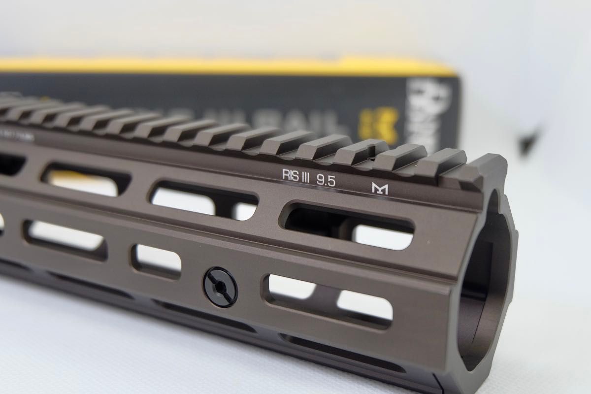 LDT Daniel Defense RISⅢハンドガード 9 5インチ FDE M-LOK LDT Daniel Defense RISⅢハンドガード 9 5インチ FDE M-LOK