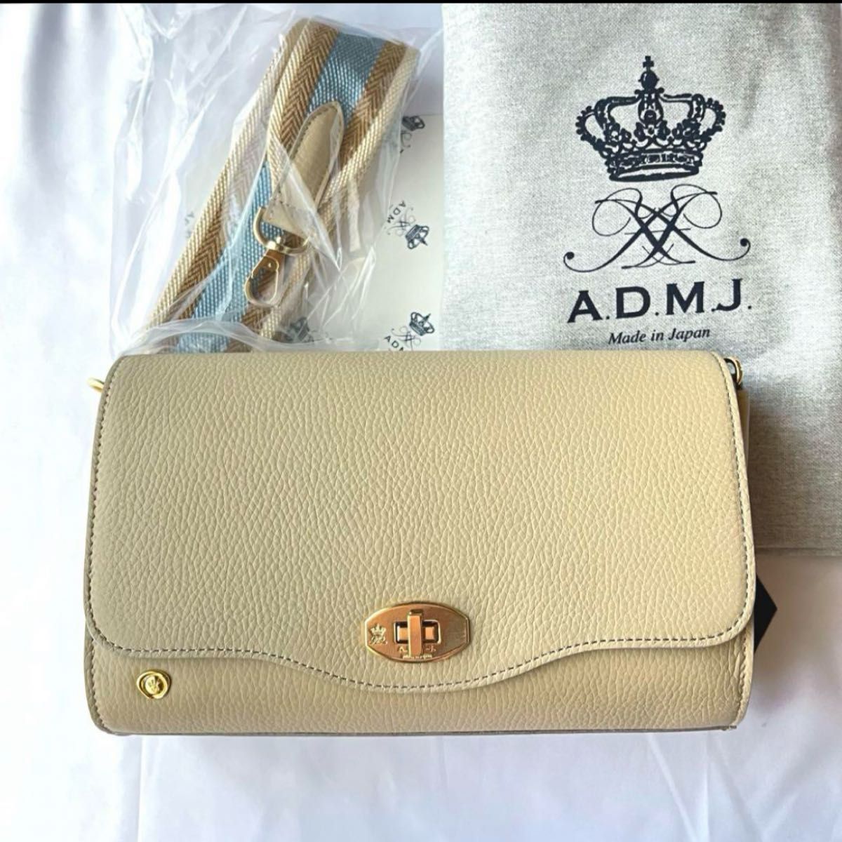 新品】ADMJ シュリンク型押し ターンロック クロスボディバッグ 新品】ADMJ シュリンク型押し ターンロック クロスボディバッグ