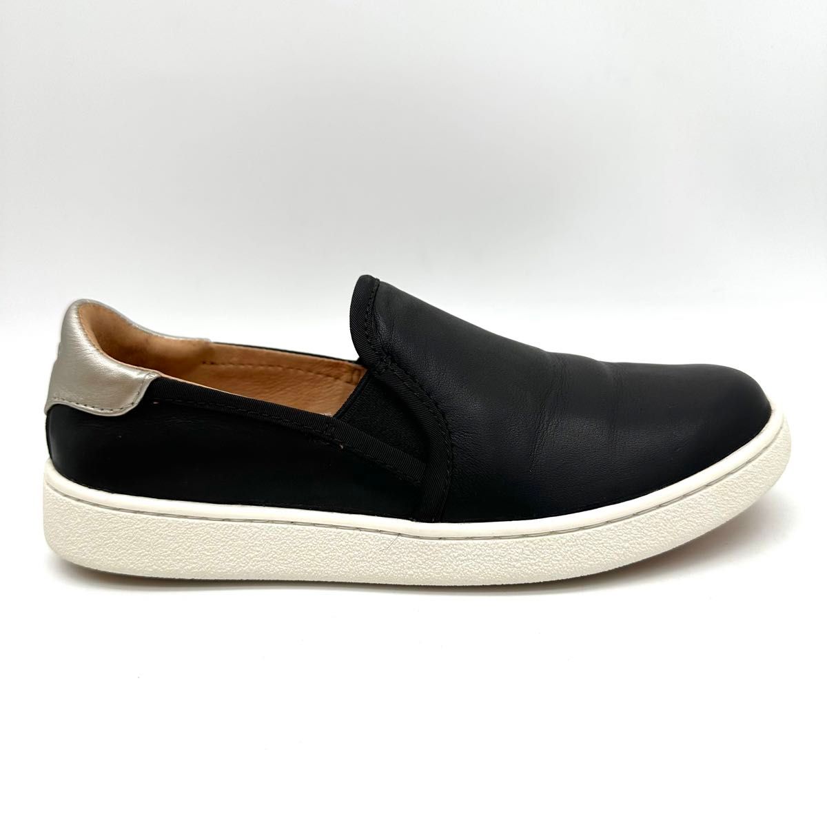 UGG アグ【23cm】レザー スニーカー スリッポン 黒 ブラック UGG アグ【23cm】レザー スニーカー スリッポン 黒 ブラック