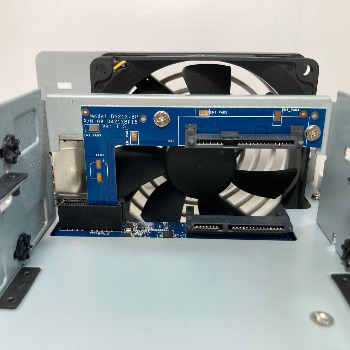 ジャンク品】おまけ付き Synology NASキット DiskStation DS218j ジャンク品】おまけ付き Synology NASキット DiskStation DS218j