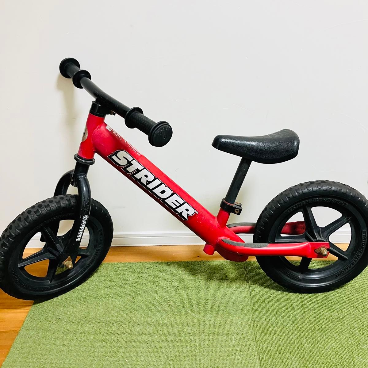 ストライダー 赤 レッド キックバイク STRIDER 12 クラシック ストライダー 赤 レッド キックバイク STRIDER 12 クラシック
