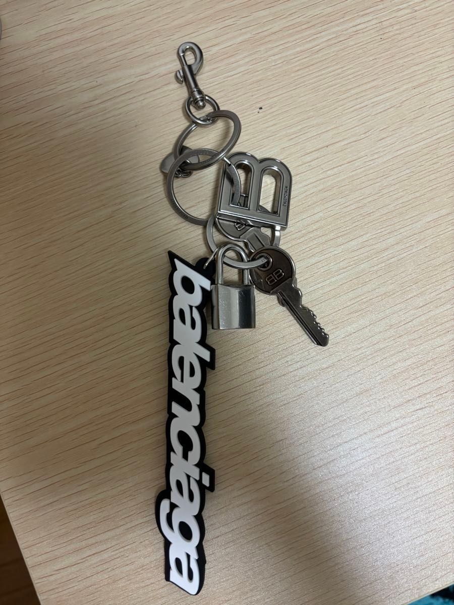 BALENCIAGA KIT キーリング|Yahoo!フリマ(旧PayPayフリマ) BALENCIAGA KIT キーリング|Yahoo!フリマ(旧PayPayフリマ)