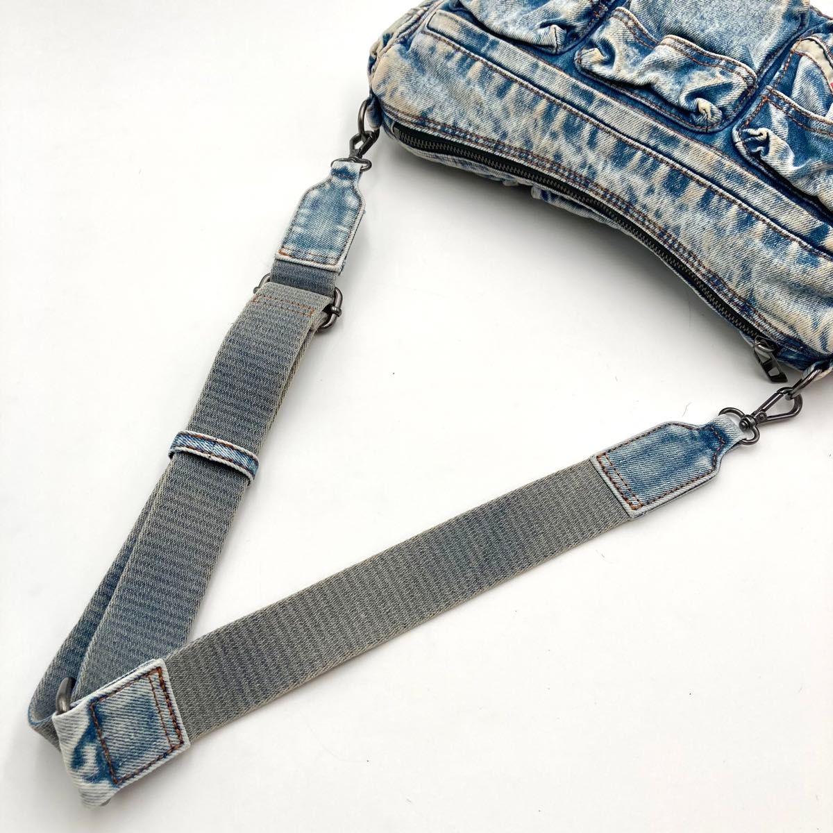 24SS【現行/ほぼ新品】DIESEL Re-Edition Travel 3000 24SS【現行/ほぼ新品】DIESEL Re-Edition Travel 3000