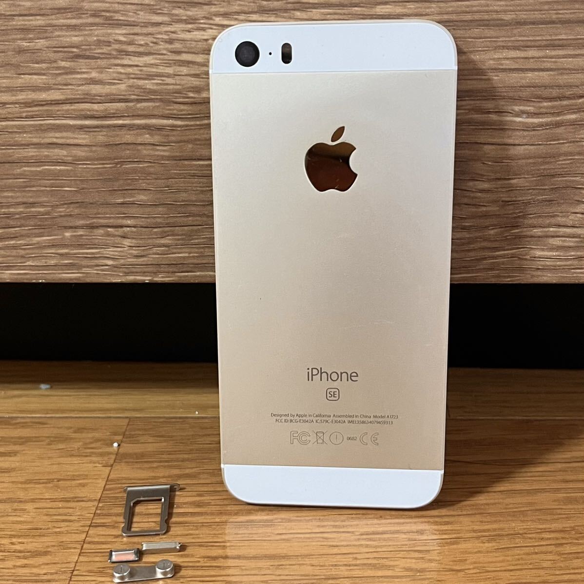 iPhoneSE 初代 ゴールド バックパネル 新品未使用 iPhone破損の iPhoneSE 初代 ゴールド バックパネル 新品未使用 iPhone破損の