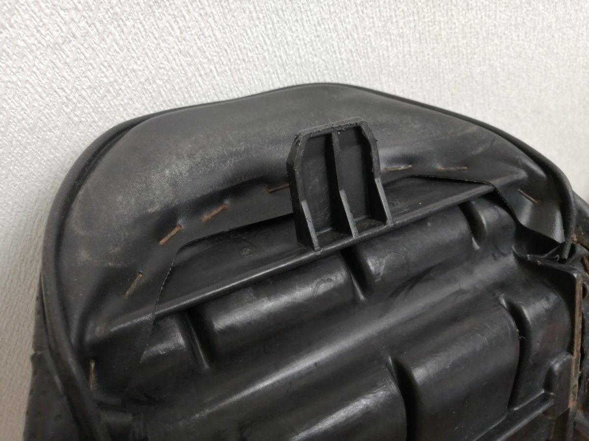 4/30まで出品ZRX400 純正シート 本革シートタックロール 皮 黒 4/30まで出品ZRX400 純正シート 本革シートタックロール 皮 黒