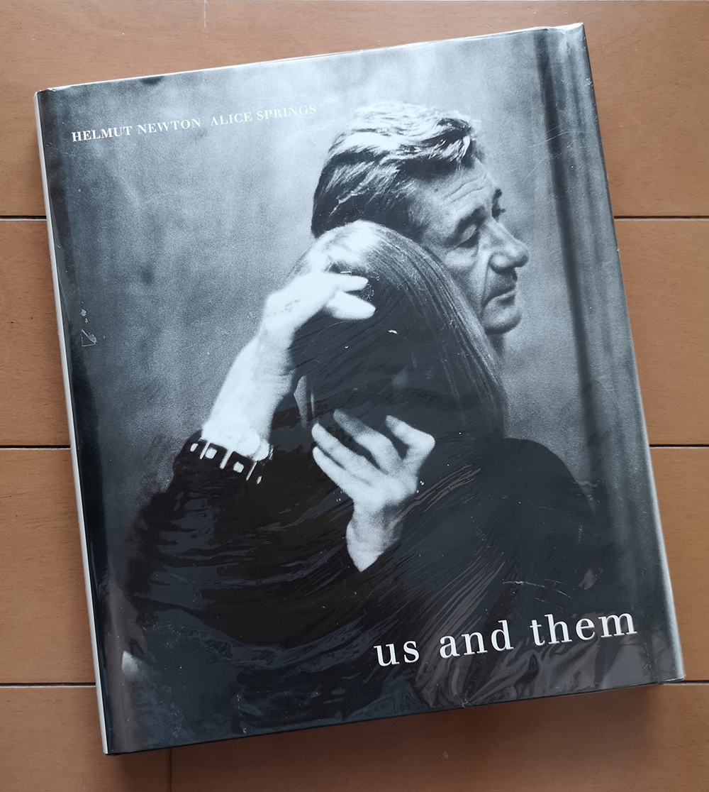 オンラインショップ Helmut アリス・スプリングス ヘルムート・ニュートン them and us Springs Alice Newton アート写真