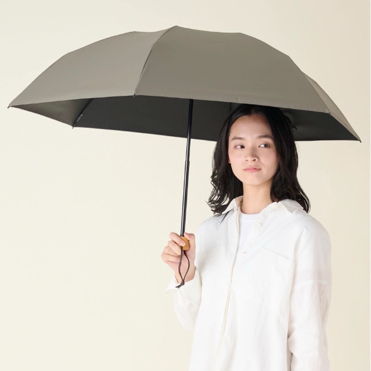 新品 サンバリア 100 折りたたみ 日傘 3段折 無地 モスグレー 新品 サンバリア 100 折りたたみ 日傘 3段折 無地 モスグレー