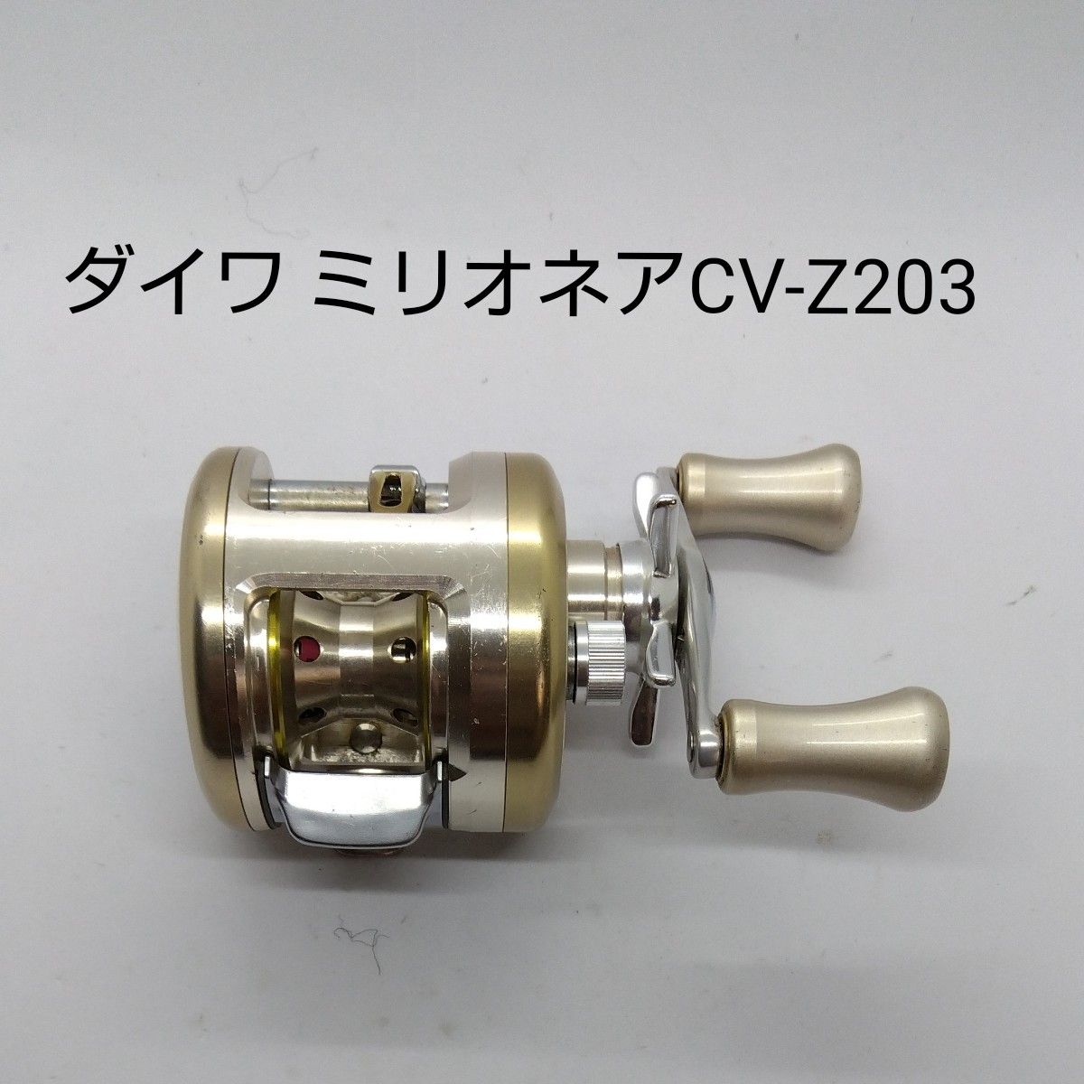 ダイワ ミリオネア CV-Z 203 右ハンドルベイトリール 中古品 ダイワ ミリオネア CV-Z 203 右ハンドルベイトリール 中古品