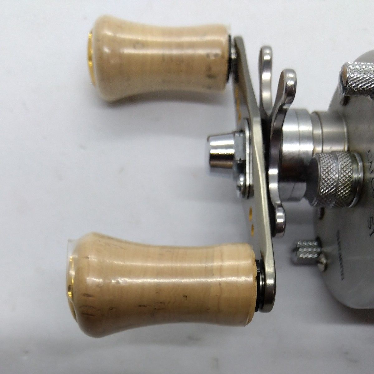 シマノ 05カルカッタ51 右ハンドルベイトリール 新品ハンドル シマノ 05カルカッタ51 右ハンドルベイトリール 新品ハンドル