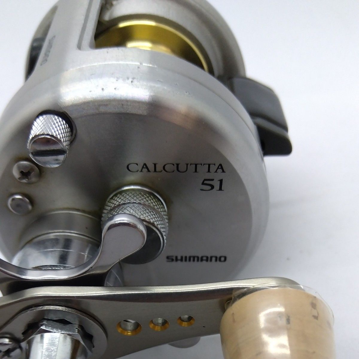 シマノ 05カルカッタ51 右ハンドルベイトリール 新品ハンドル シマノ 05カルカッタ51 右ハンドルベイトリール 新品ハンドル