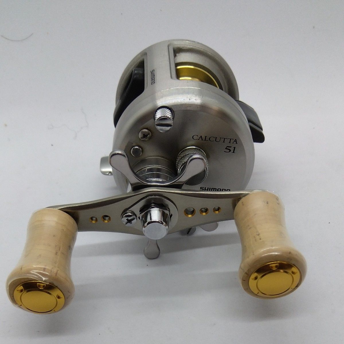 シマノ 05カルカッタ51 右ハンドルベイトリール 新品ハンドル シマノ 05カルカッタ51 右ハンドルベイトリール 新品ハンドル