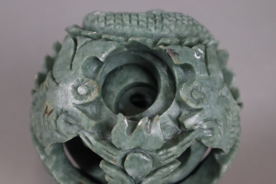 中国美術 天然石 砡石 龍彫刻 多層球 天球 台付 直径10cm 重580g 中国美術 天然石 砡石 龍彫刻 多層球 天球 台付 直径10cm 重580g