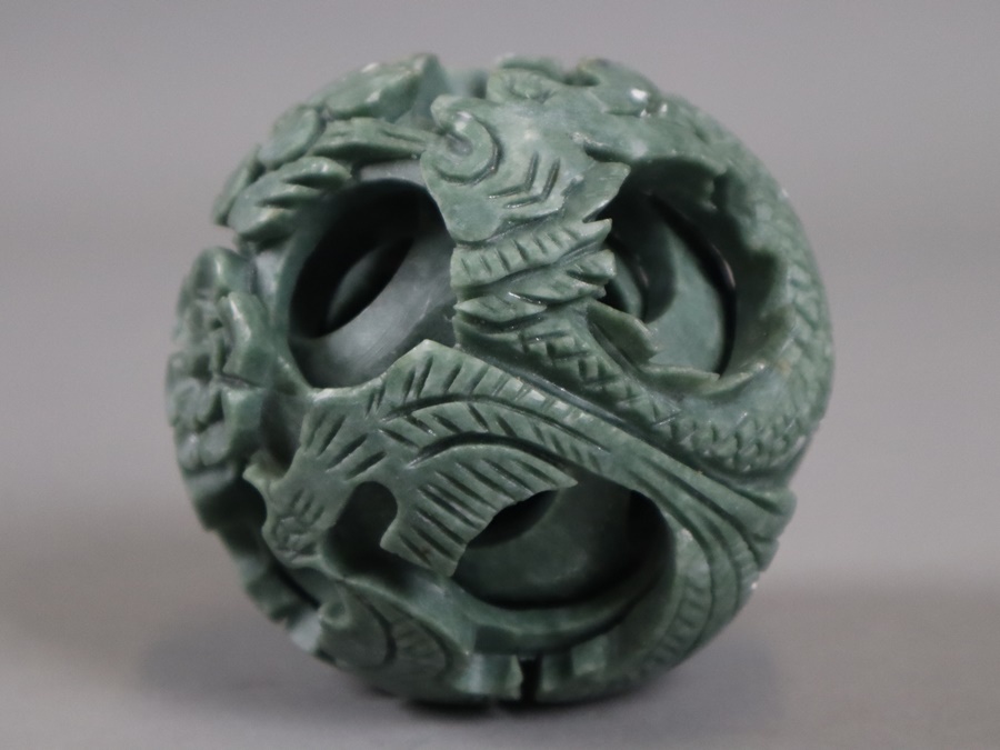 中国美術 天然石 砡石 龍彫刻 多層球 天球 台付 直径10cm 重580g 中国美術 天然石 砡石 龍彫刻 多層球 天球 台付 直径10cm 重580g