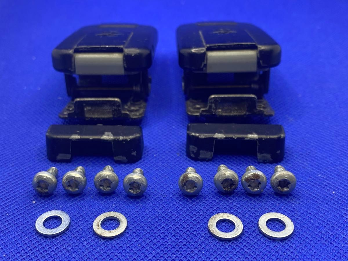 オールドリモワ ロック(2個) 純正品の取外し 鍵2個+留め金具2個+ オールドリモワ ロック(2個) 純正品の取外し 鍵2個+留め金具2個+