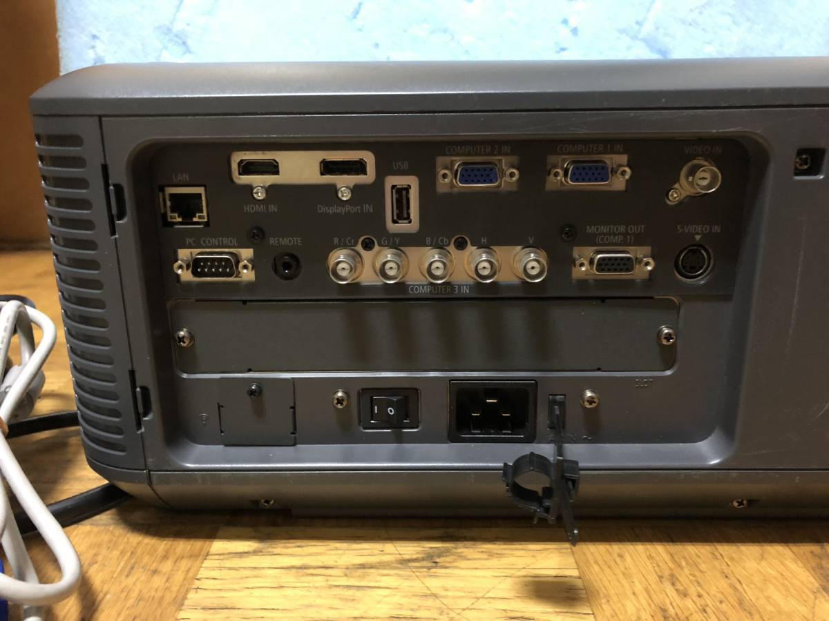 Panasonic PT-DW750JW 高輝度 7000ルーメン HDMI 投写画面サイズ Panasonic PT-DW750JW 高輝度 7000ルーメン HDMI 投写画面サイズ