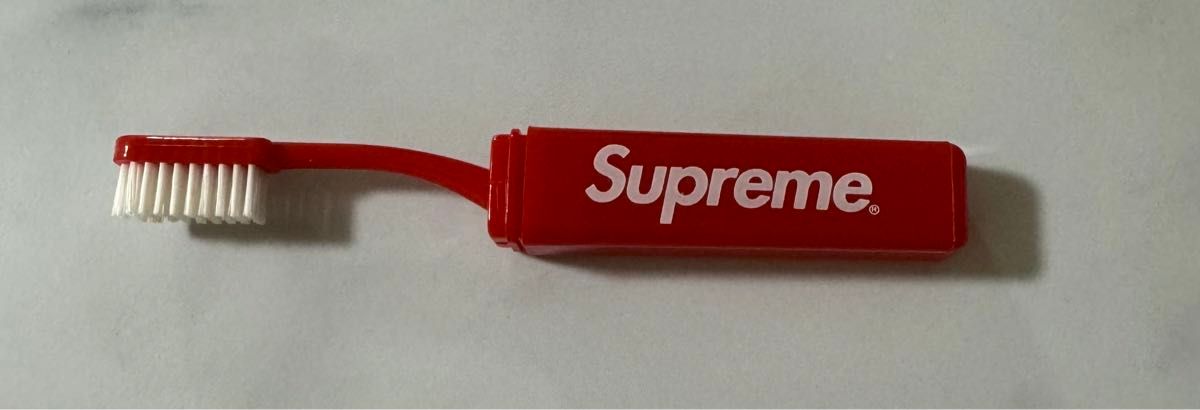 超歓迎 supreme 携帯用ハブラシ（ステッカー付き）ノベルティ｜Yahoo コレクション