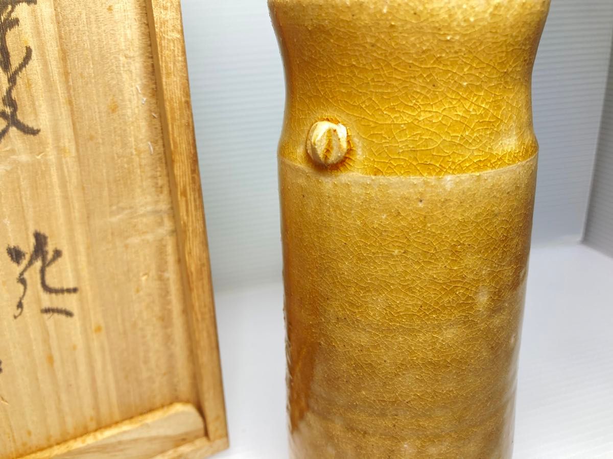 瀬戸赤津焼 背戸窯 加藤鈔作「蝶 花」未使用 共箱有り 花器 花瓶 瀬戸赤津焼 背戸窯 加藤鈔作「蝶 花」未使用 共箱有り 花器 花瓶