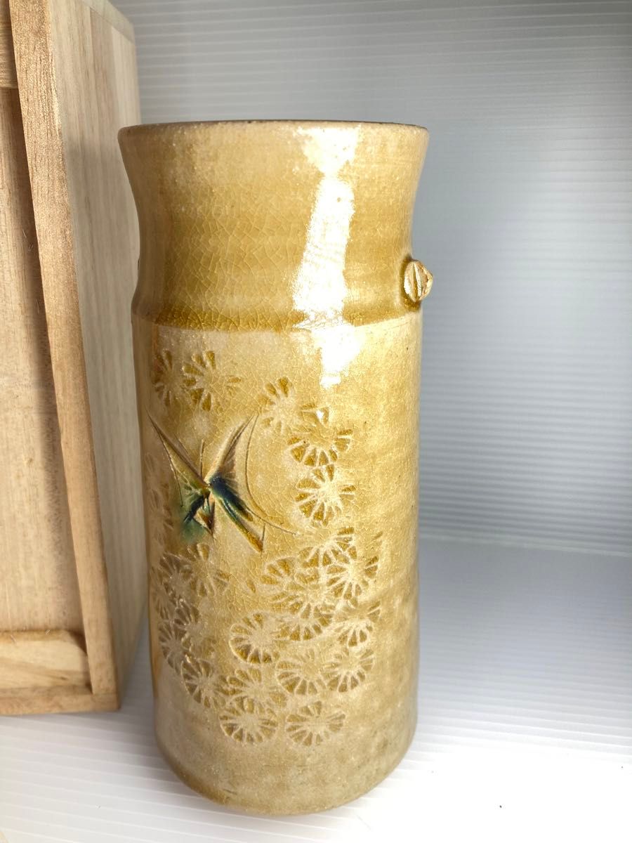 瀬戸赤津焼 背戸窯 加藤鈔作「蝶 花」未使用 共箱有り 花器 花瓶 瀬戸赤津焼 背戸窯 加藤鈔作「蝶 花」未使用 共箱有り 花器 花瓶