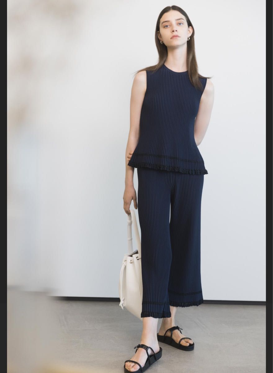 新品 Theory セオリー セットアップ ニット ワイドパンツ 新品 Theory セオリー セットアップ ニット ワイドパンツ