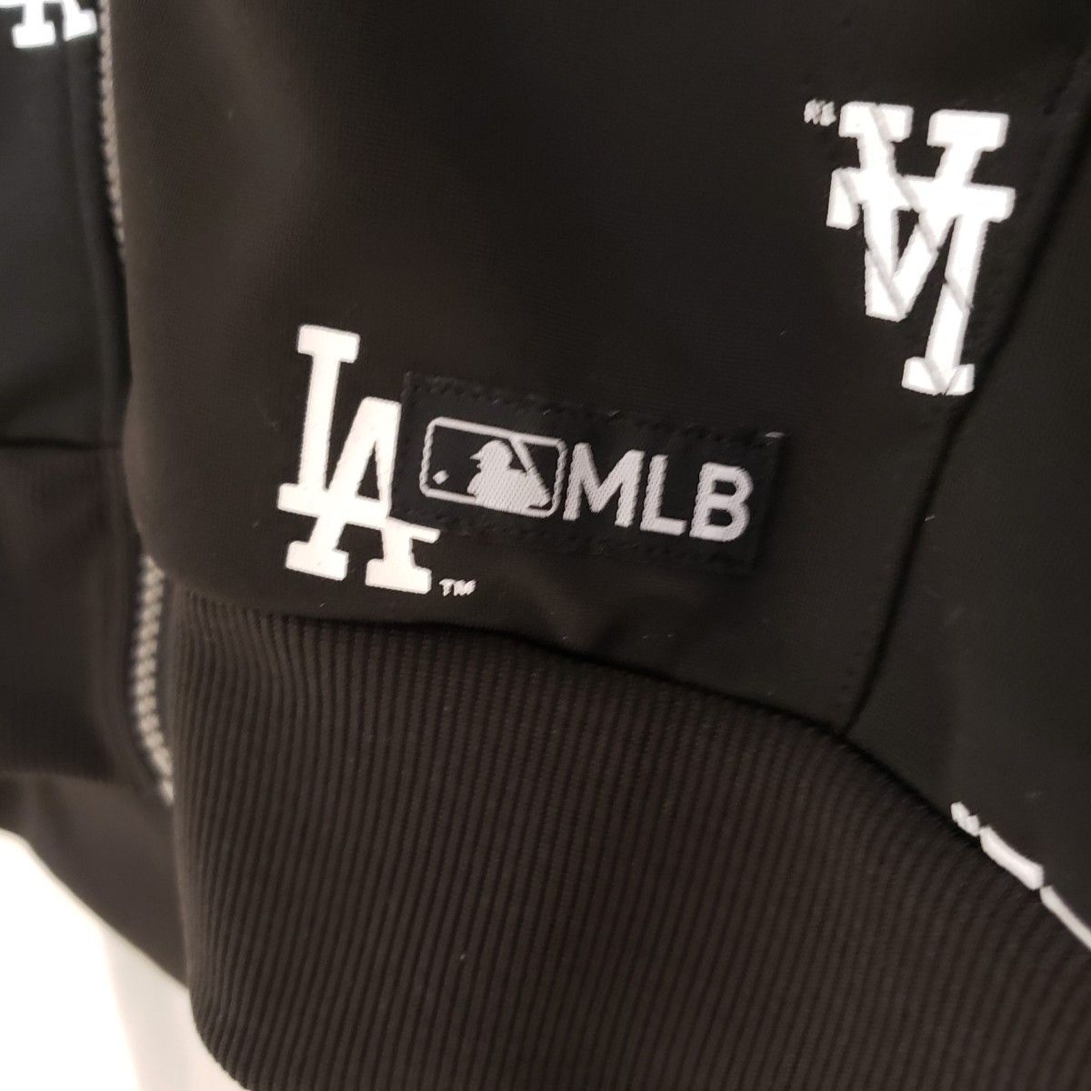 LA ドジャース 半袖パーカー 4L ジップアップパーカー 黒 レア LA ドジャース 半袖パーカー 4L ジップアップパーカー 黒 レア
