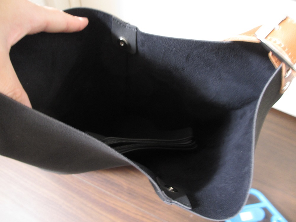  black shoulder bag man and woman use shoulder adjustment possibility pouch attaching diagonal .. possibility simple rectangle 