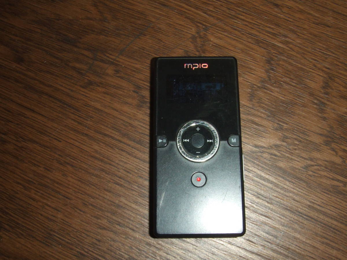 送料込！MPIO FY800　mp3再生　FMラジオ　録音機能　内臓２GB　SDカード＋おまけジャンク_画像1