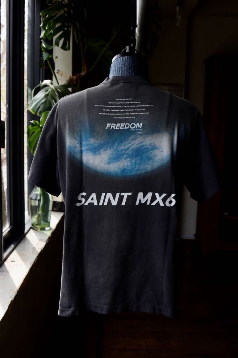 新品タグ付き XLサイズ SAINT Mxxxxxx FREEDOM Tシャツ FD SS 新品タグ付き XLサイズ SAINT Mxxxxxx FREEDOM Tシャツ FD SS