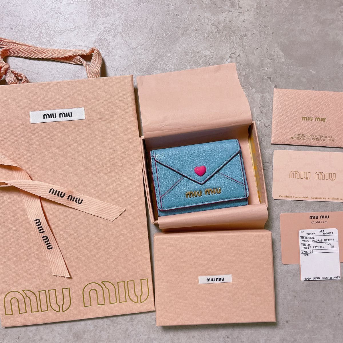 新品 入手困難品 miumiu ミュウミュウ ラブレター 財布 ミニ 新品 入手困難品 miumiu ミュウミュウ ラブレター 財布 ミニ