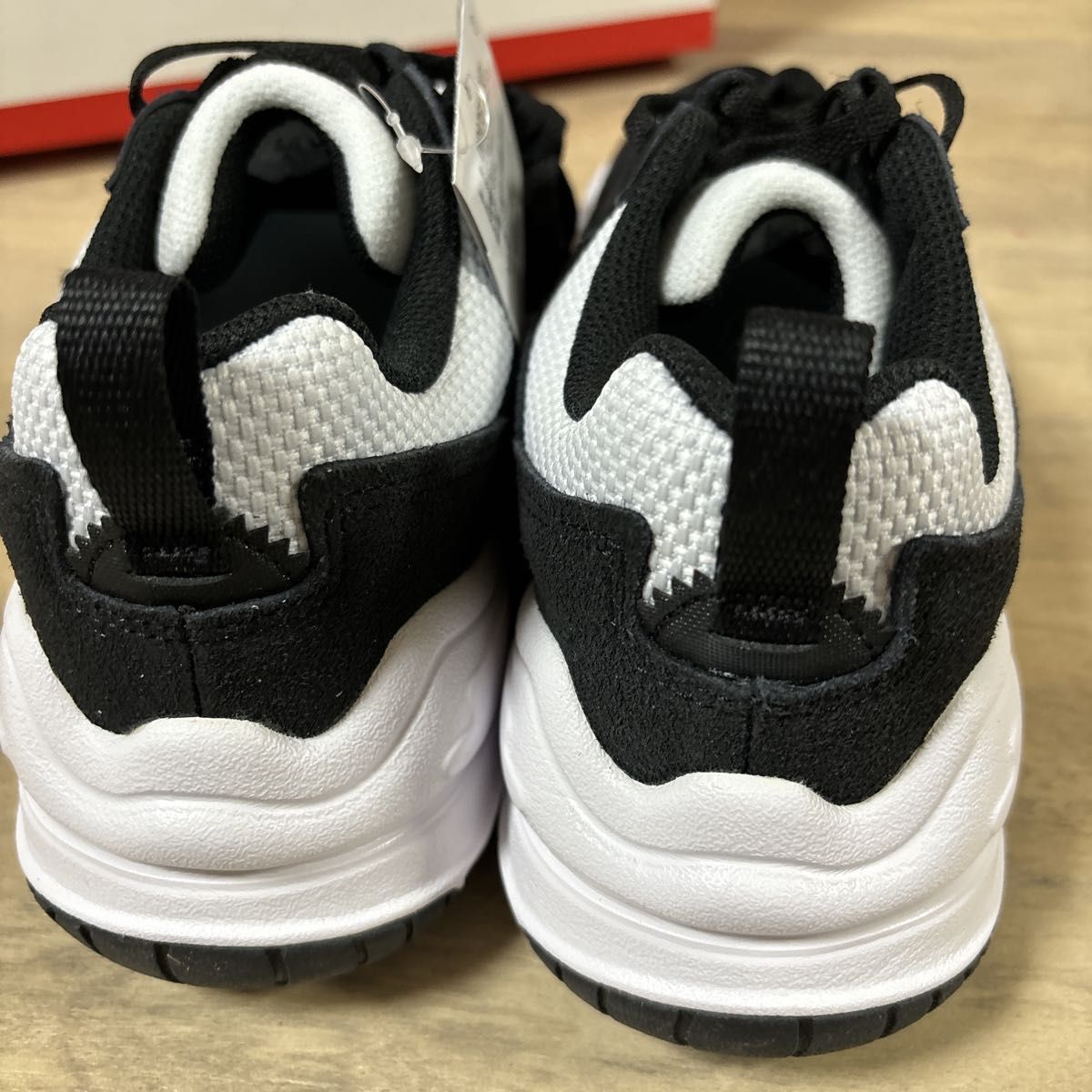 新品 定価14300円 NIKE テック ヘラ 運動靴 スニーカー 23cm 新品 定価14300円 NIKE テック ヘラ 運動靴 スニーカー 23cm