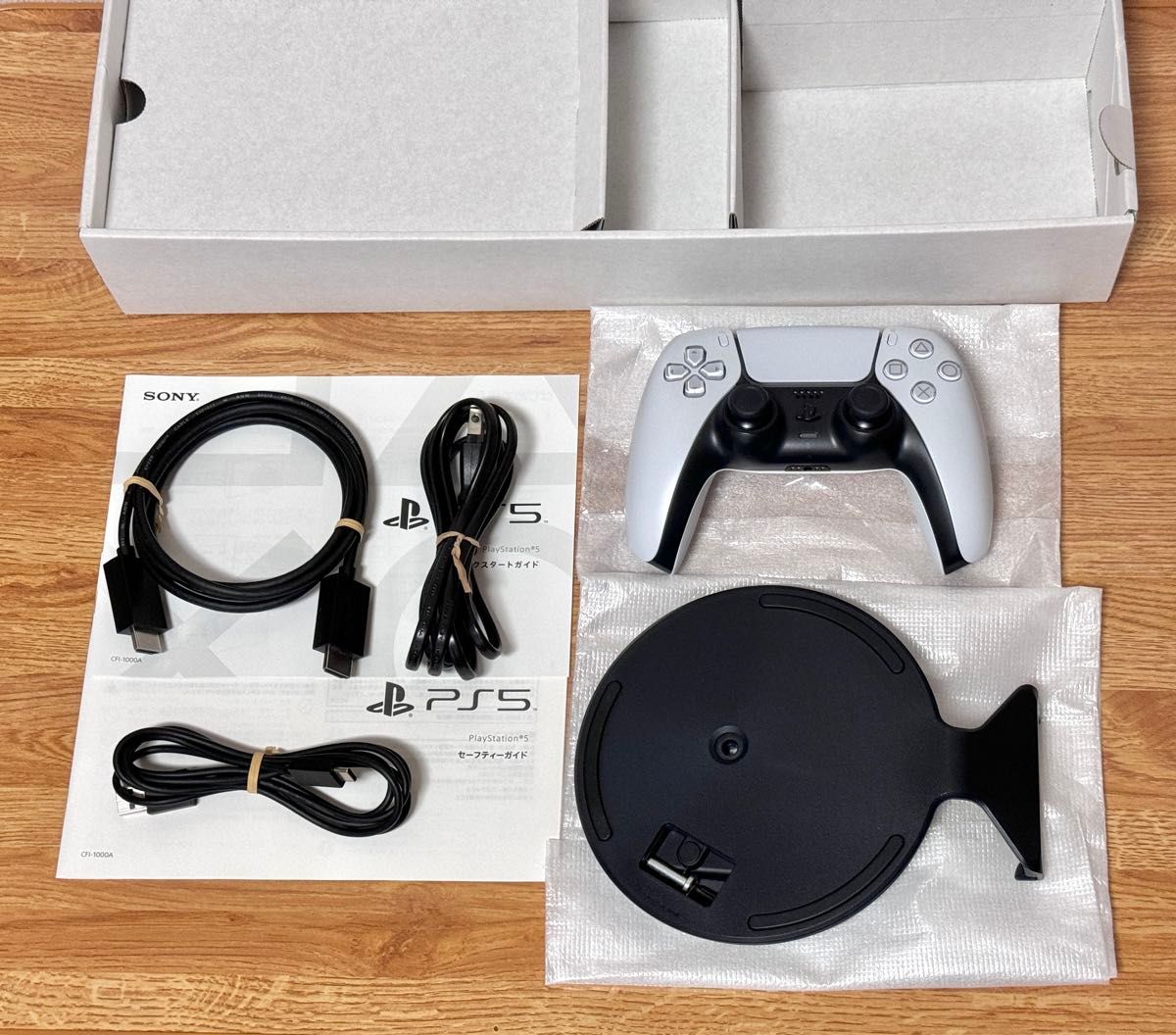 美品・初期化済】PS5 CFI-1000A01 ディスクドライブ搭載モデル 美品・初期化済】PS5 CFI-1000A01 ディスクドライブ搭載モデル