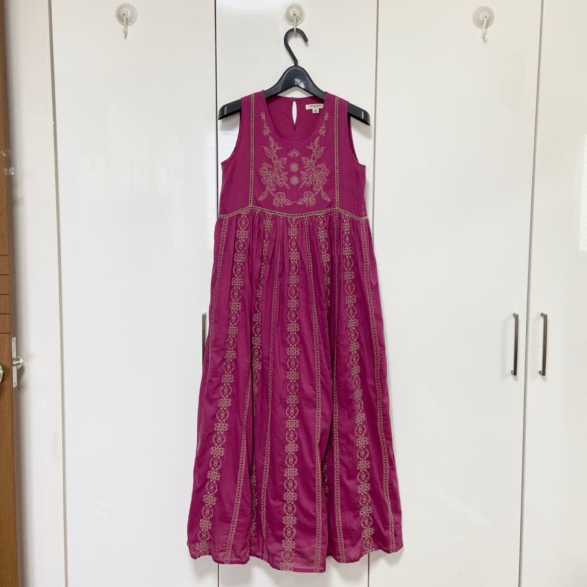 美品 フリークスストア Made in India 刺繍 ノースリーブ 美品 フリークスストア Made in India 刺繍 ノースリーブ