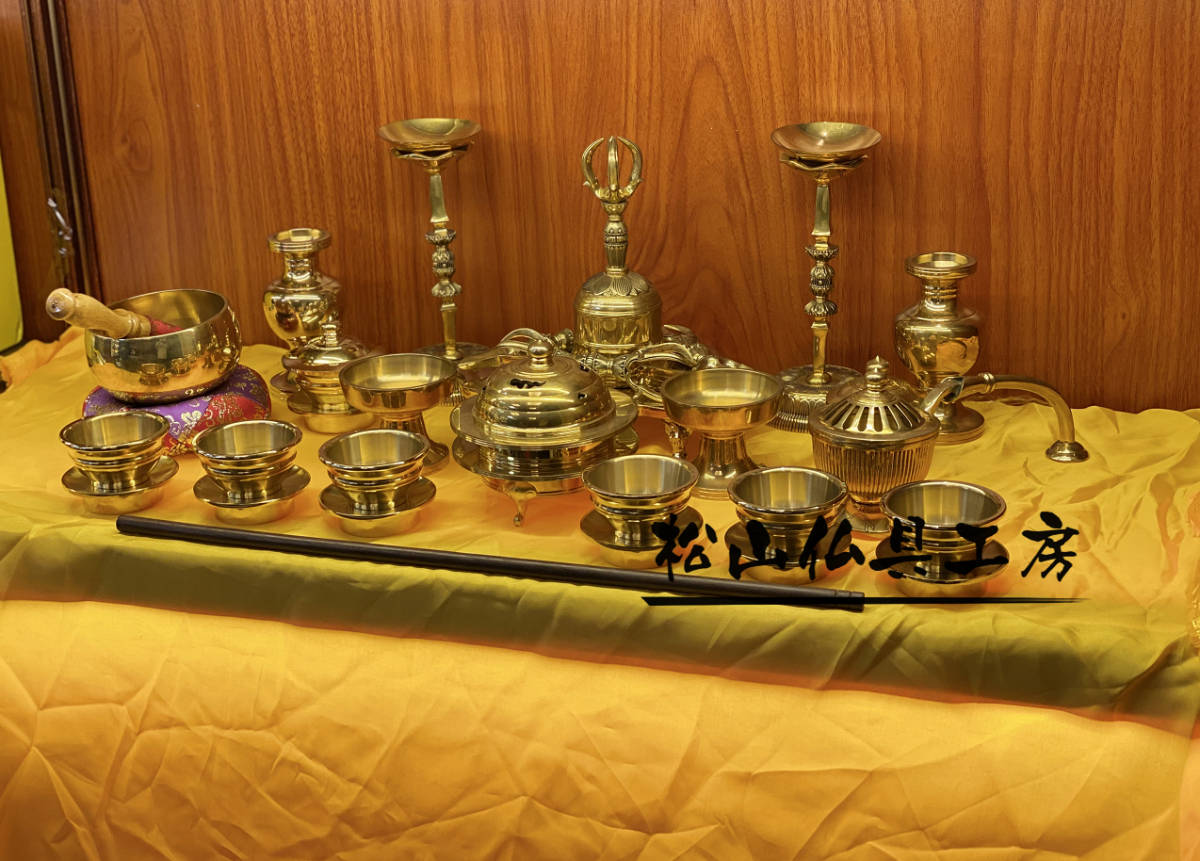 華瓶一対 真鍮製 大々型 - 仏具一般 華瓶一対 真鍮製 大々型 - 仏具一般